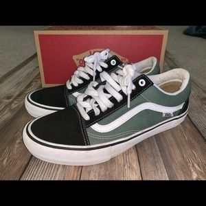 Vans “Off the Wall” Mens size 10.5 Green and Black